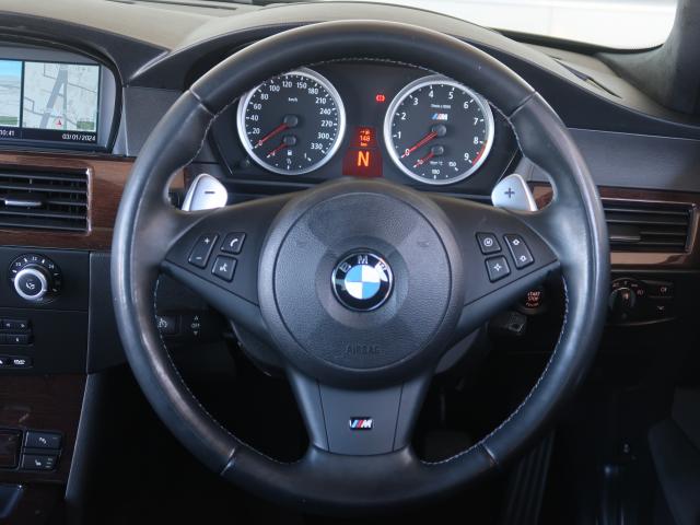 BMW M5 LCIモデル　ウッドパネル　コンフォートアクセス　ガラスサンルーフ　ブラックレザーの画像16
