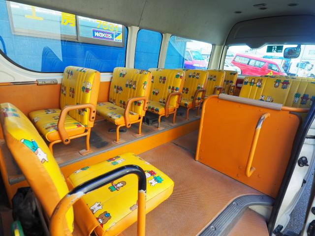 トヨタ ハイエースコミューター 幼児バス 園バス　スクールバス 大人4名幼児18名 オートステップの画像3