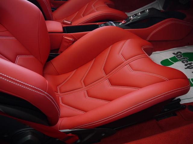 フェラーリ 488 スパイダー カーボンレーシングシートの画像13