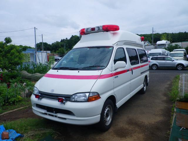 トヨタ グランビア 救急車 超低走行の画像1
