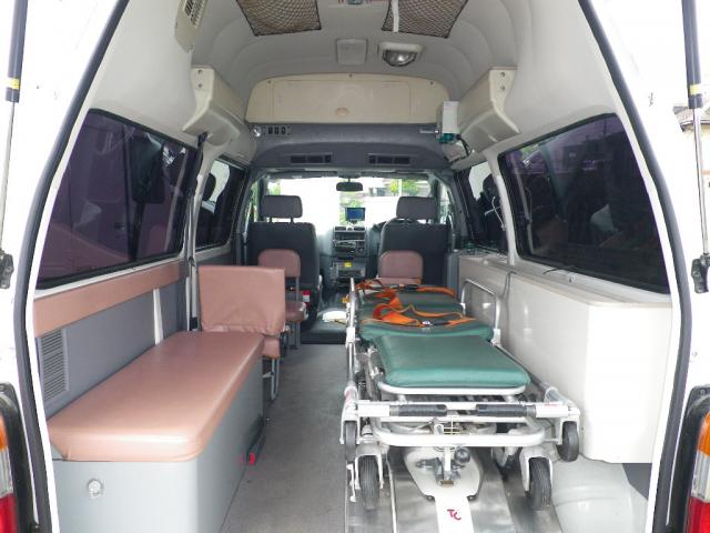 トヨタ グランビア 救急車 超低走行の画像13