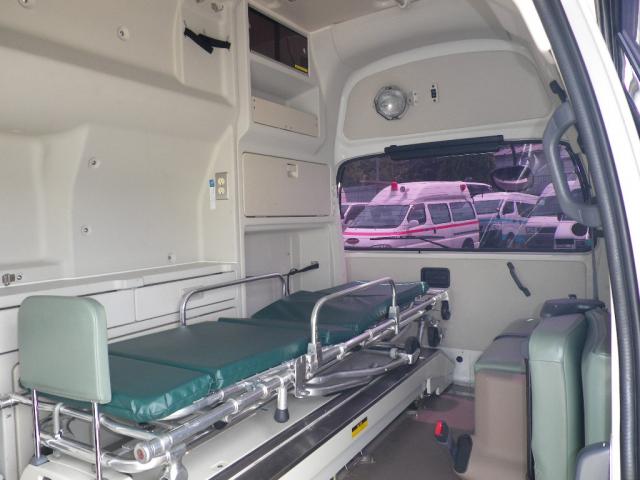 トヨタ グランビア 救急車 ハイメディック 超低走行の画像10