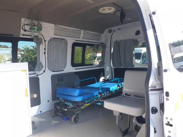 日産 キャラバン 救急車 4WD 軽油 超低走行の画像9